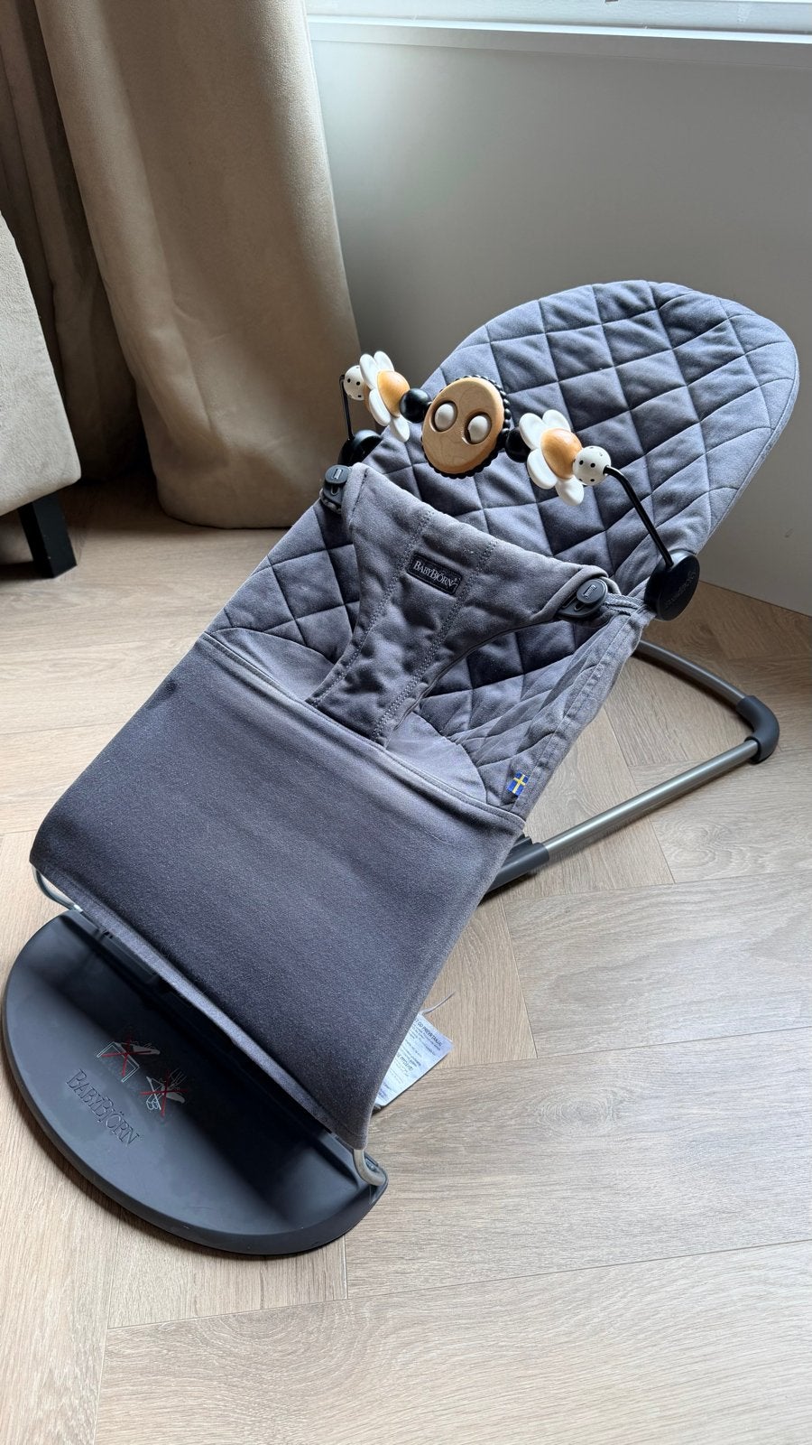 BabyBjörn Wipstoel Balance Soft met speelboog, Kinderen en Baby's, Wipstoeltjes, Gebruikt, Wipstoel, Met gordel(s) of riempje(s)