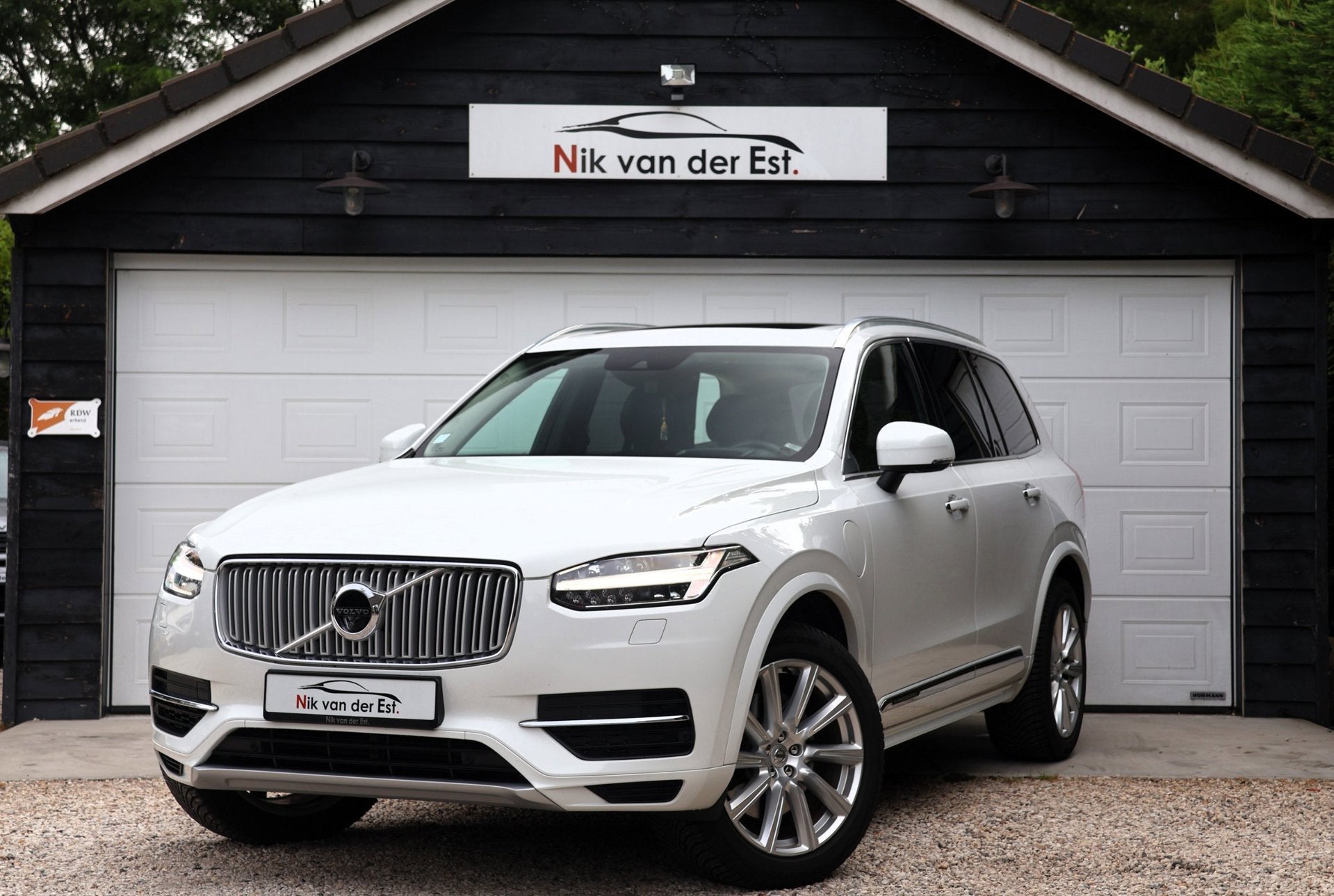 Volvo XC90 2.0 T8 Twin Engine AWD Inscription-Pano-Led-360-M, Gebruikt, Zwart, 1969 cc, Wit