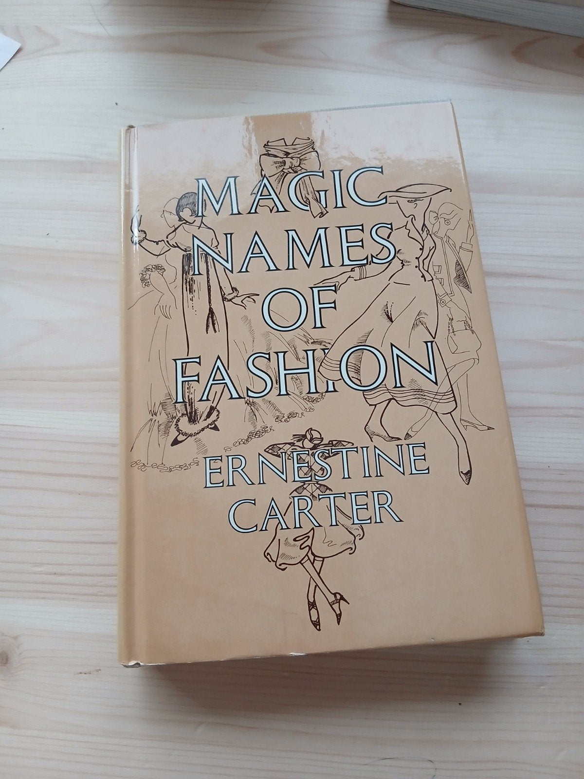 Magic Names of Fashion - Ernestine Carter (Eerste Editie), Ophalen of Verzenden, Gelezen, Mode algemeen, Ernestine Carter