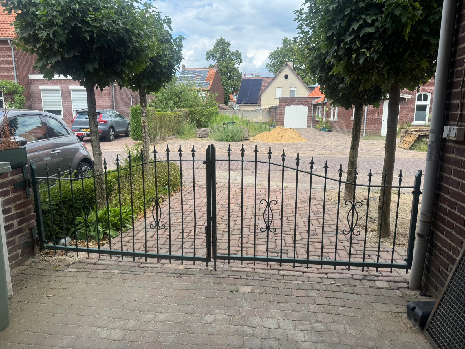 Smeedijzeren dubbele tuinpoort/oprijpoort, Tuin en Terras, Ophalen, Met poort, Gebruikt, Sierhekwerk