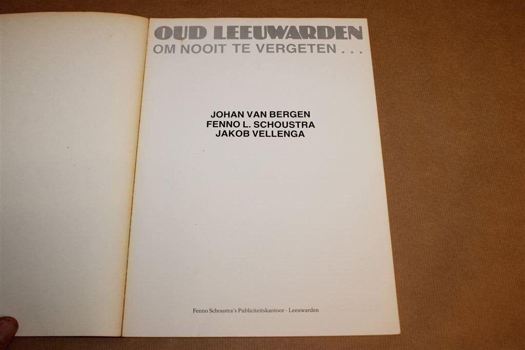 Oud Leeuwarden — Stadsherinneringen en Bijnamen, Fotoboek, Boeken, Ophalen of Verzenden, Gelezen