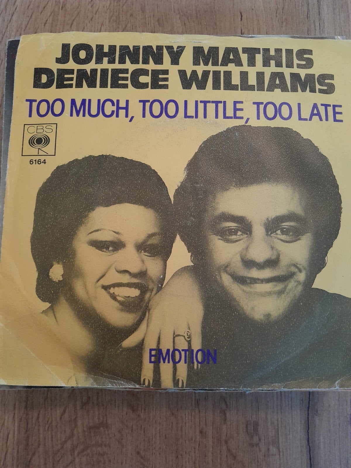 Johnny mathis 7inch too much too little too late, Ophalen of Verzenden, Zo goed als nieuw, Pop