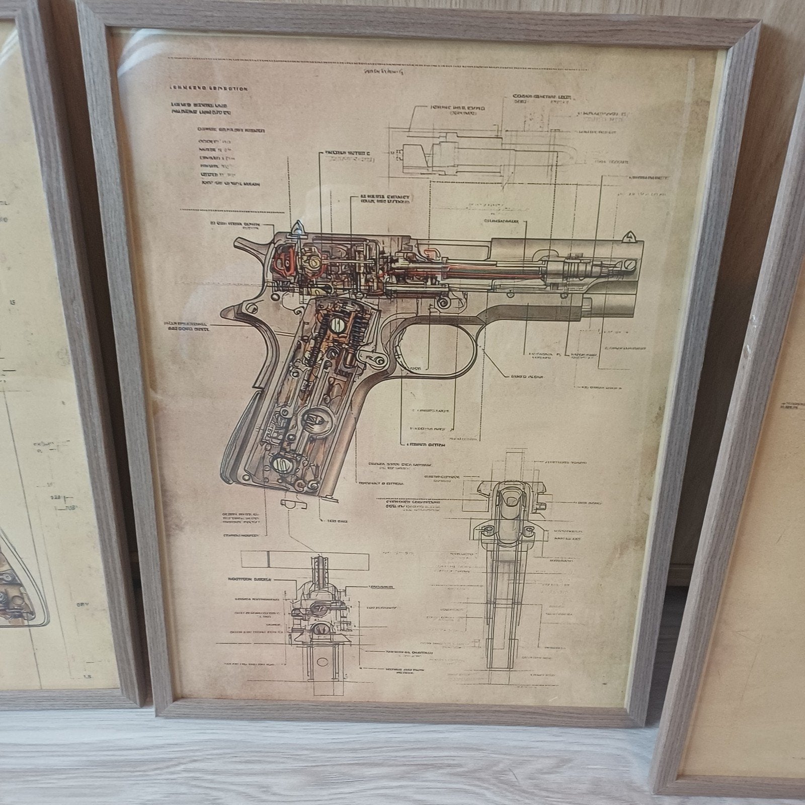 Gedetailleerde tekeningen revolvers en pistolen, Ophalen of Verzenden