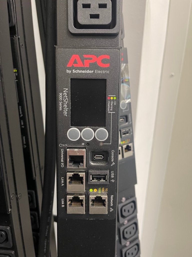 APC AP9953 Metered rack PDU 32A single phase, Computers en Software, Noodvoedingen (UPS), Ophalen, Gebruikt