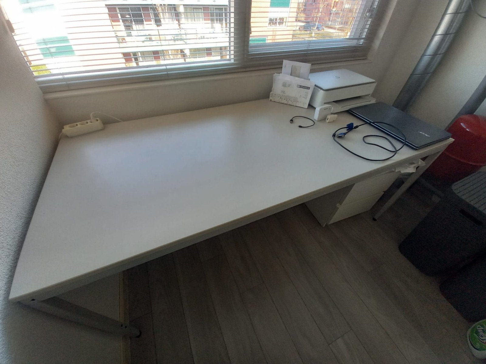 Foto 2 van In hoogte verstelbaar bureau - 180 x 80 cm