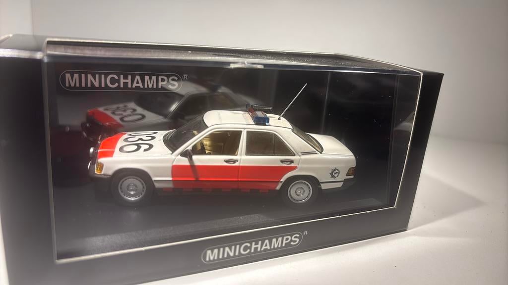 mercedes benz 190E rotterdam city police 1988 minichamps, Hobby en Vrije tijd, Modelauto's | 1:43, Auto, Ophalen of Verzenden