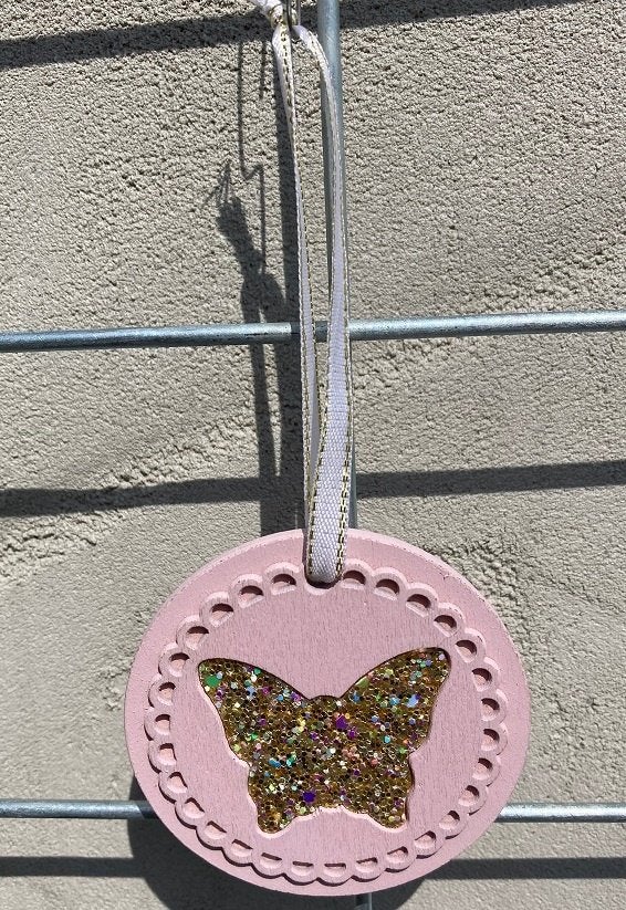 HOUT DECO HANGER NR 54 ROZE VLINDER SCHIJF met glitters, -, 8 cm, Wandhanger, Nieuw