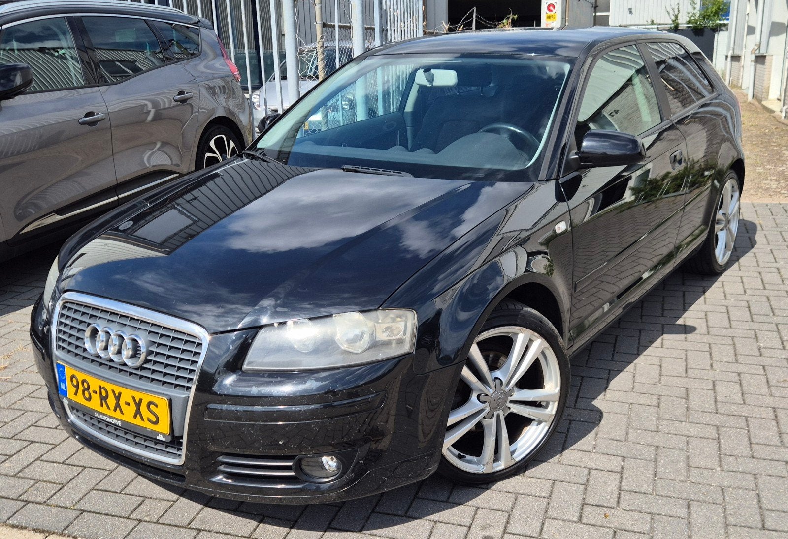 Audi A3 1.6 75KW 3D 2005 Zwart* Nieuwe APK*, Auto's, Audi, Voorwielaandrijving, 4 cilinders, Zwart, 57 €/maand
