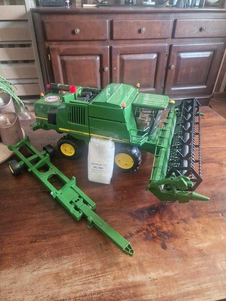 Bruder 02132 John Deere Maaidorsmachine met maaibordwagen, Ophalen, Gebruikt