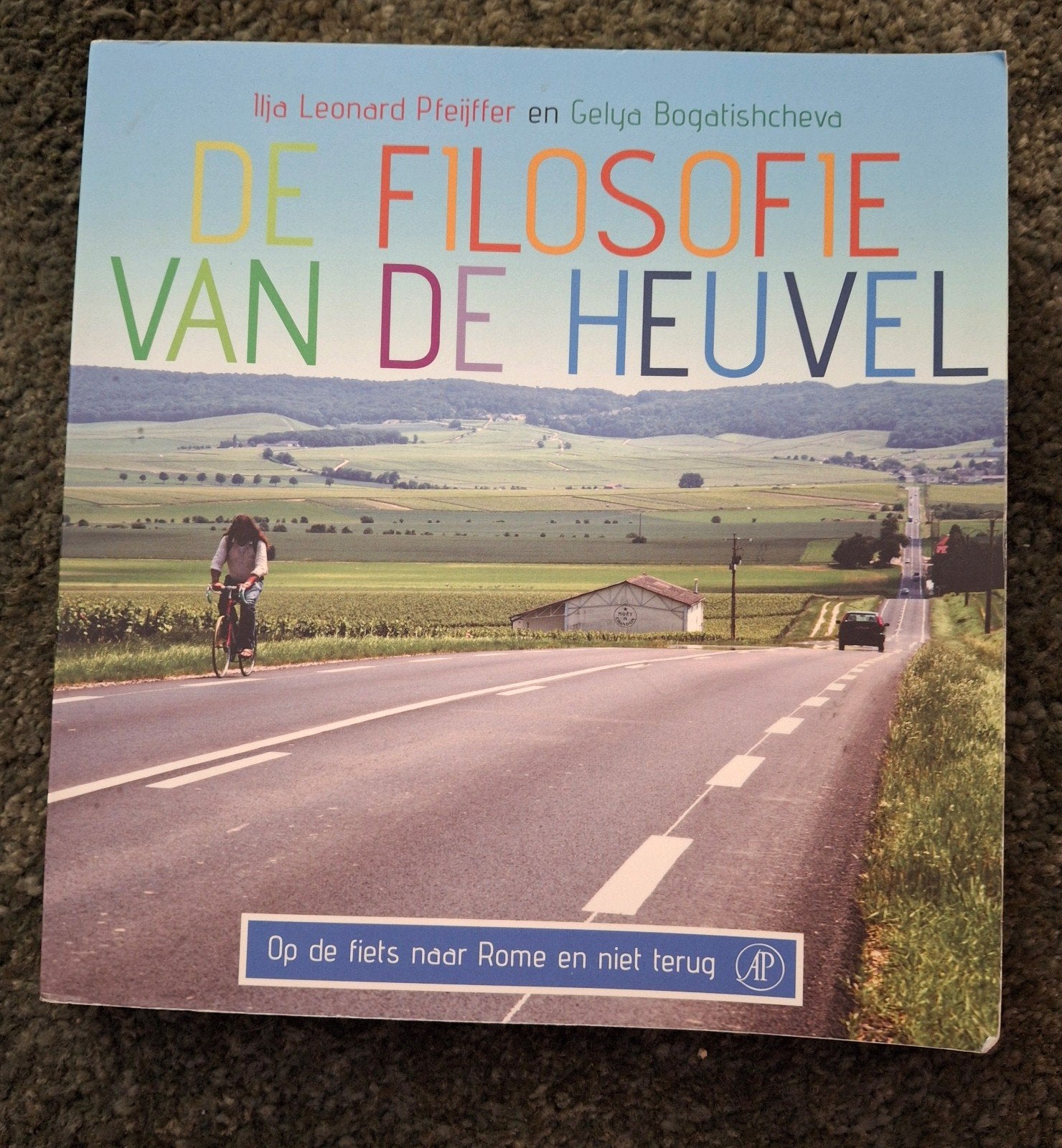 De filosofie van de heuvel -Ilja Leonard Pfeiffer, Boeken, Ophalen of Verzenden, Gelezen, Gelya Bogatishcheva; Ilja Leonard Pfeijffer