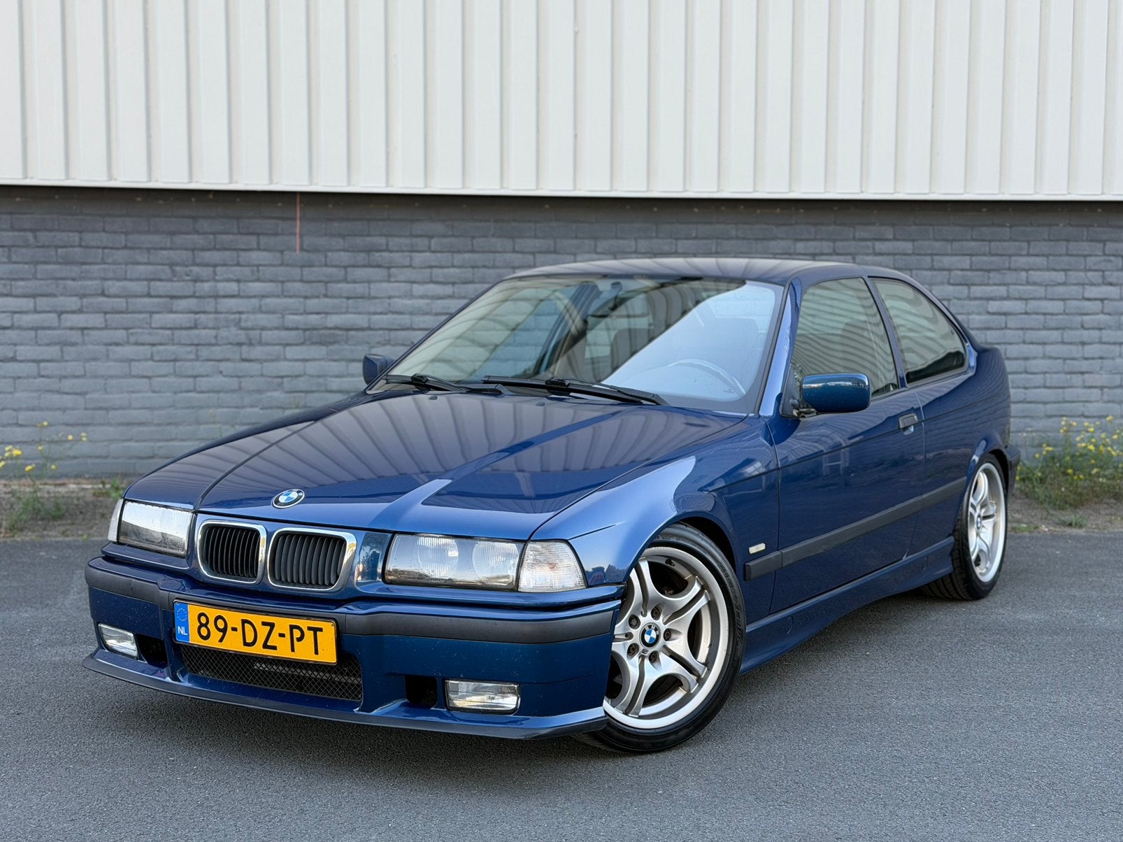 Bmw e36 316ti M-Sport | Handbak | Airco | Schroefset | Style, Achterwielaandrijving, 4 cilinders, Blauw, Alcantara