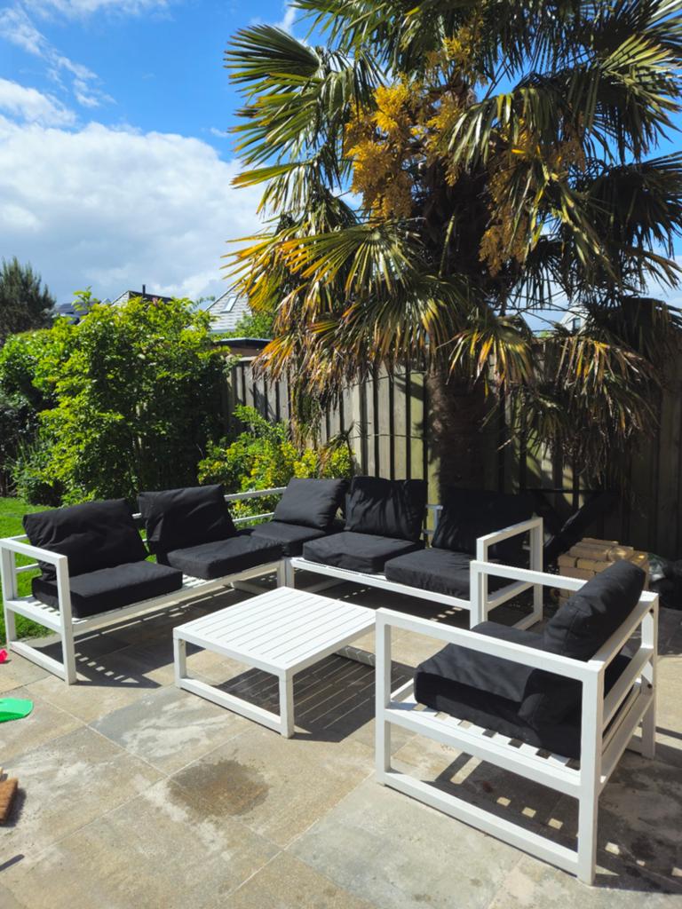 Moderne witte aluminium loungeset met zwarte kussens, Tuin en Terras, Ophalen, Gebruikt, Aluminium, Stoel