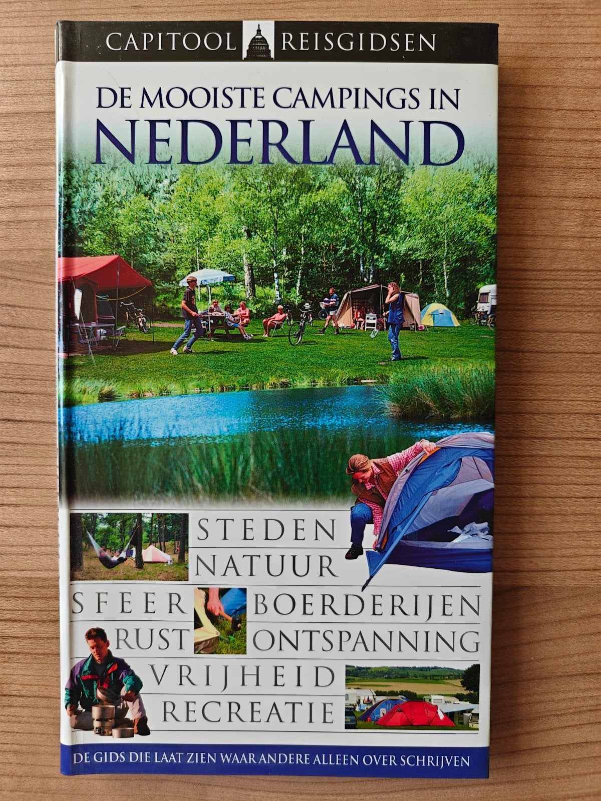 Capitool Reisgidsen: De Mooiste Campings in Nederland, Capitool, Ophalen of Verzenden, Zo goed als nieuw, Campinggids