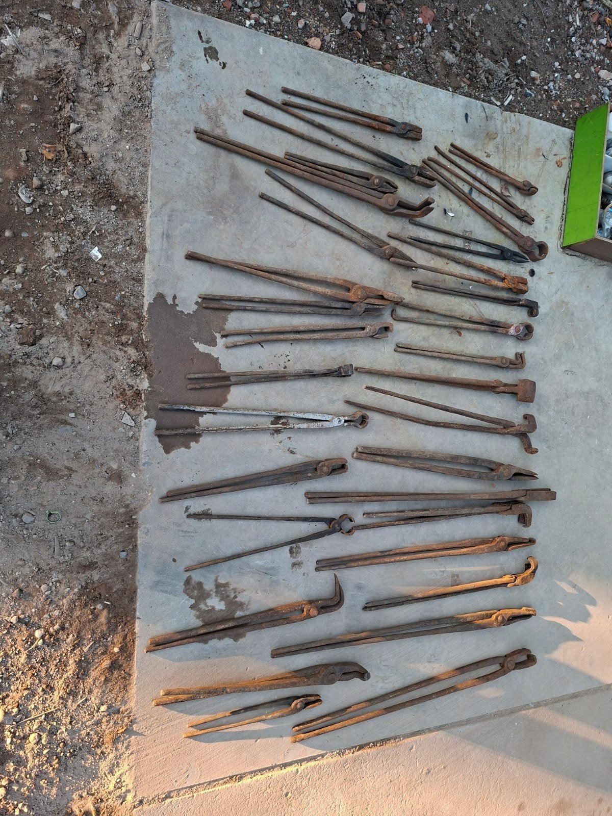 Grote verzameling van 32 antieke smidtangen, Antiek en Kunst, Ophalen of Verzenden