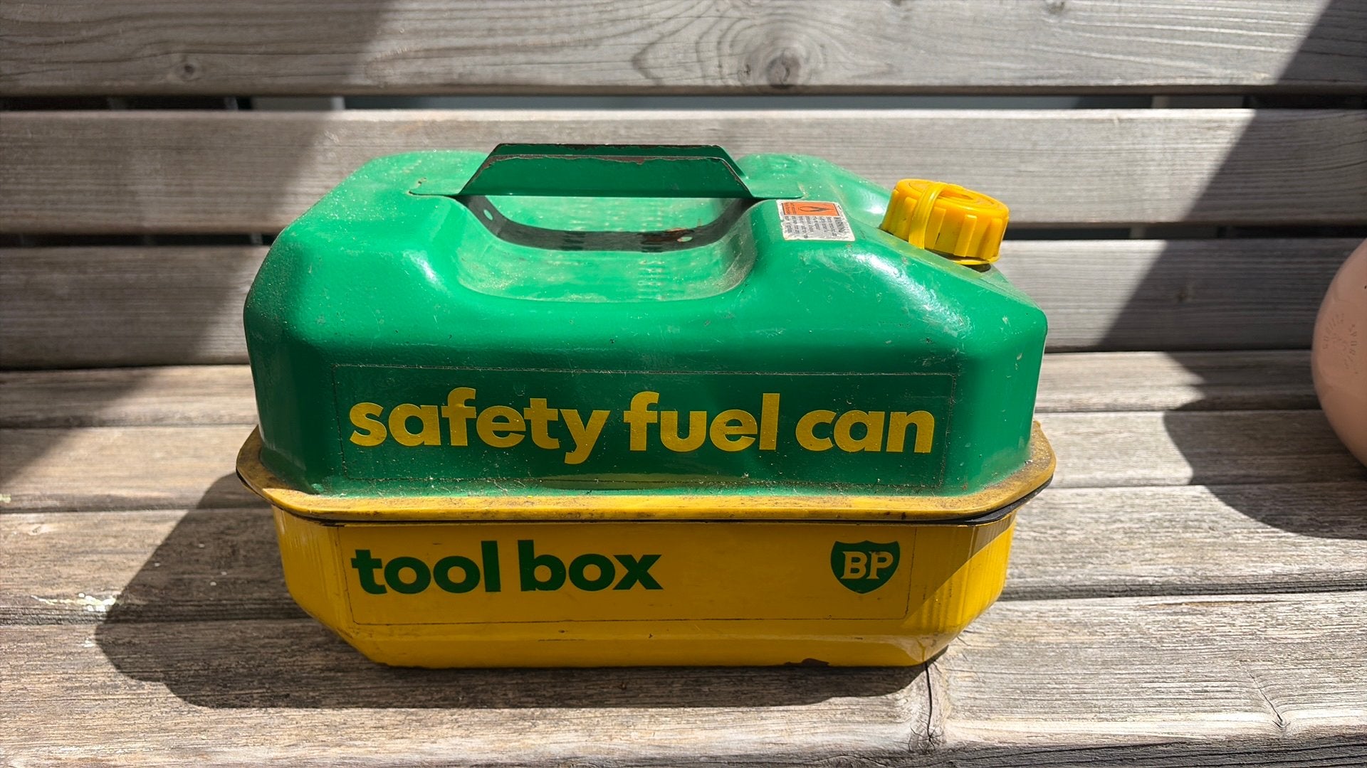 BP - vintage toolbox/safety fuel can, Ophalen