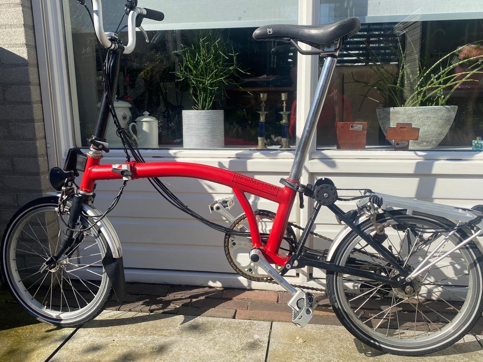 Brompton vouwfiets - Rood, zo goed als nieuw, Ophalen, 20 inch of meer, Brompton, Velgrem