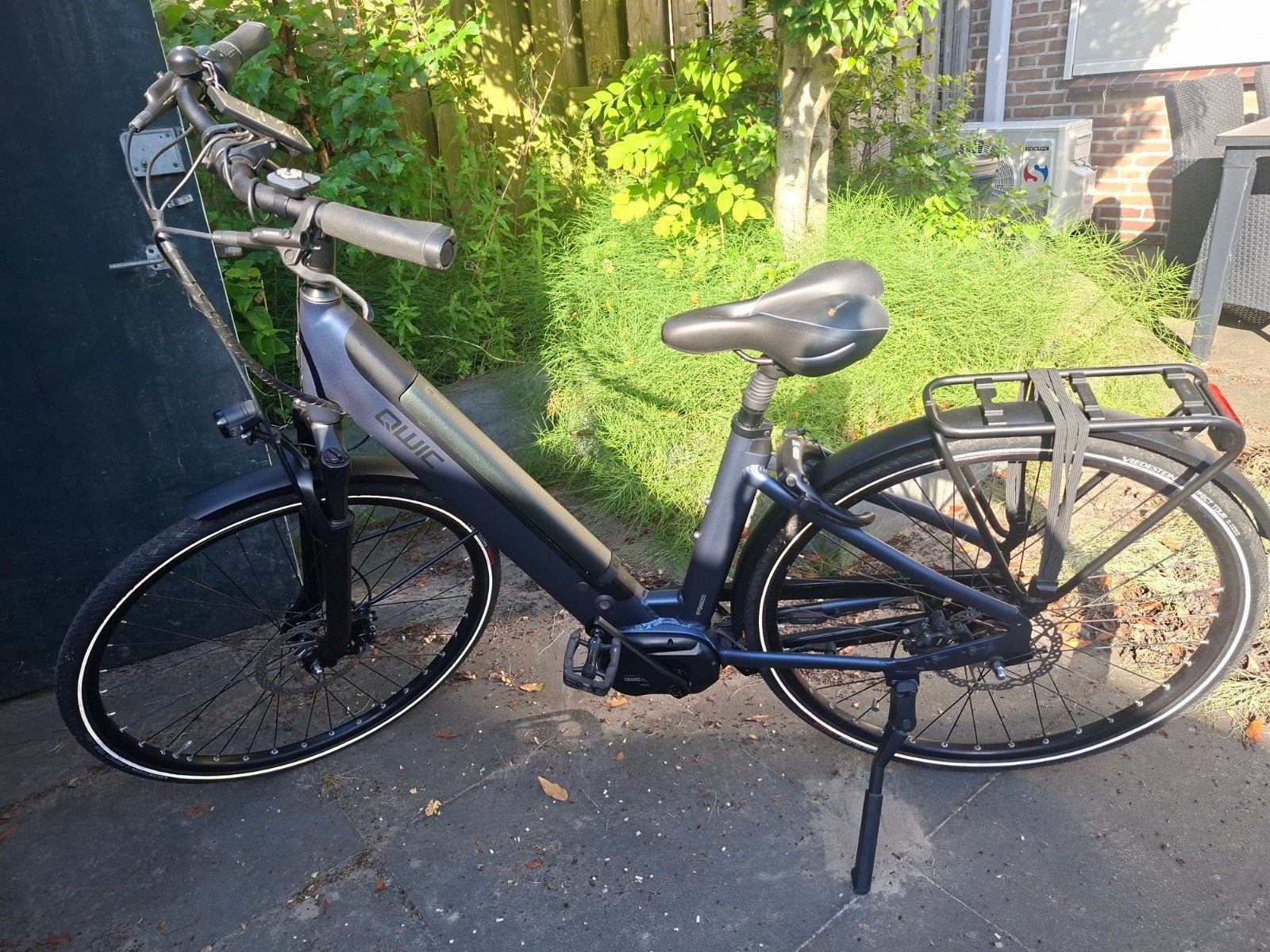Z.G.A.N. QWIC elektrische damesfiets, donkerpaars/zwart, Ophalen, Zo goed als nieuw, Qwic