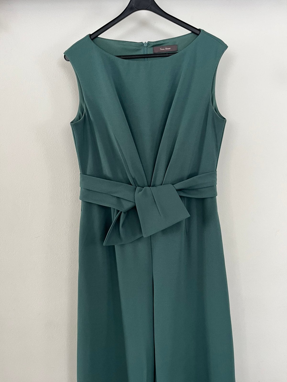 Vera Mont, Jumpsuit met knoopdetail in donkergroen,, Maat 38/40 (M), Overige typen, Ophalen of Verzenden, Zo goed als nieuw