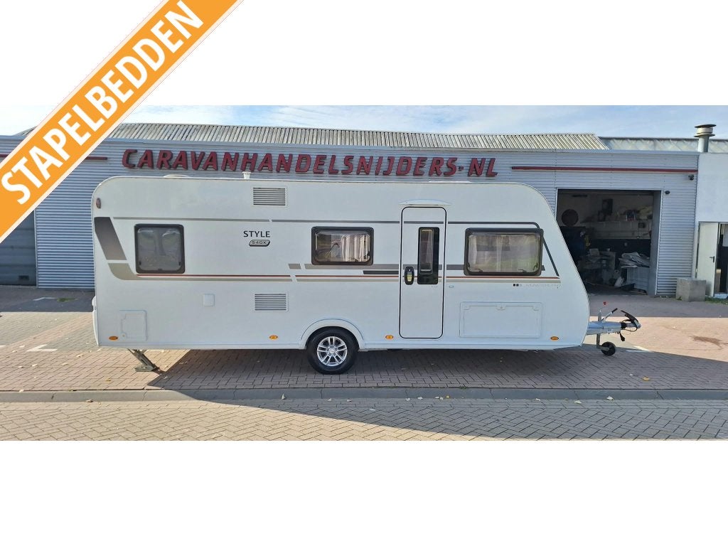 LMC Style 540 K Stapel bedden!Voortent!!, Caravans en Kamperen, Dwarsbed, Bedrijf, Treinzit, 1250 - 1500 kg