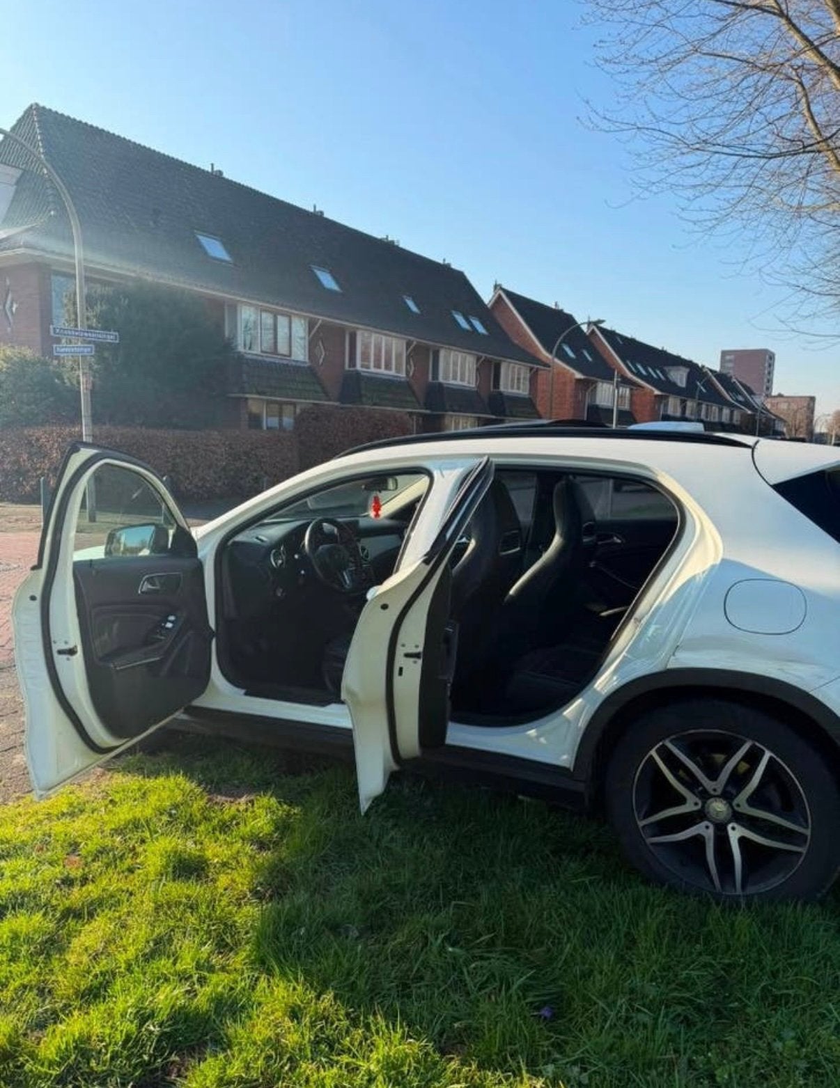 MercedesBenz GLA Gla200 1.6 115KW 2014 Wit COSMETISCH SCHADE, Voorwielaandrijving, 1295 kg, Wit, Handgeschakeld