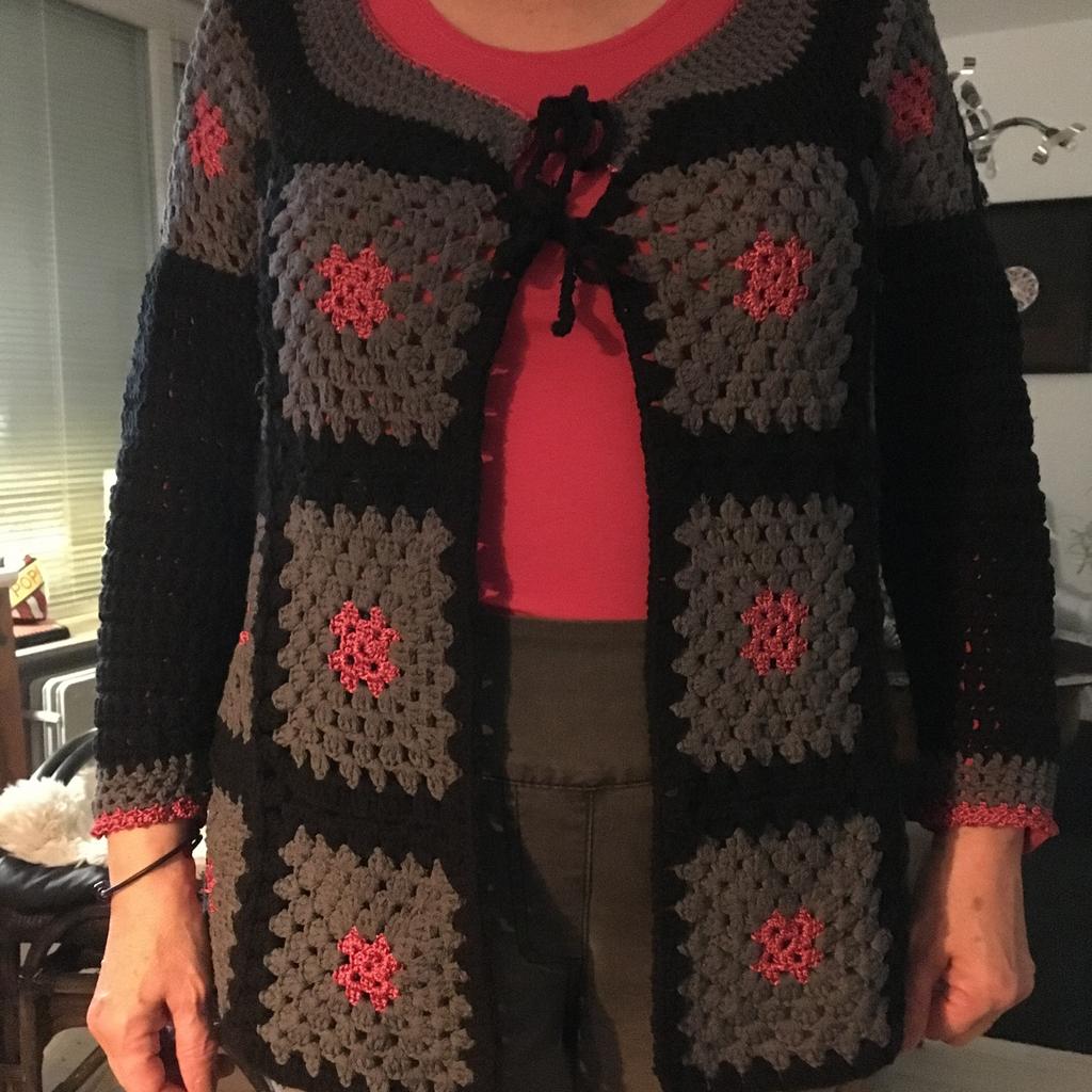 Zelf gehaakt vest a la Karin Bloemen., Kleding | Dames, Truien en Vesten, Ophalen of Verzenden, Nieuw
