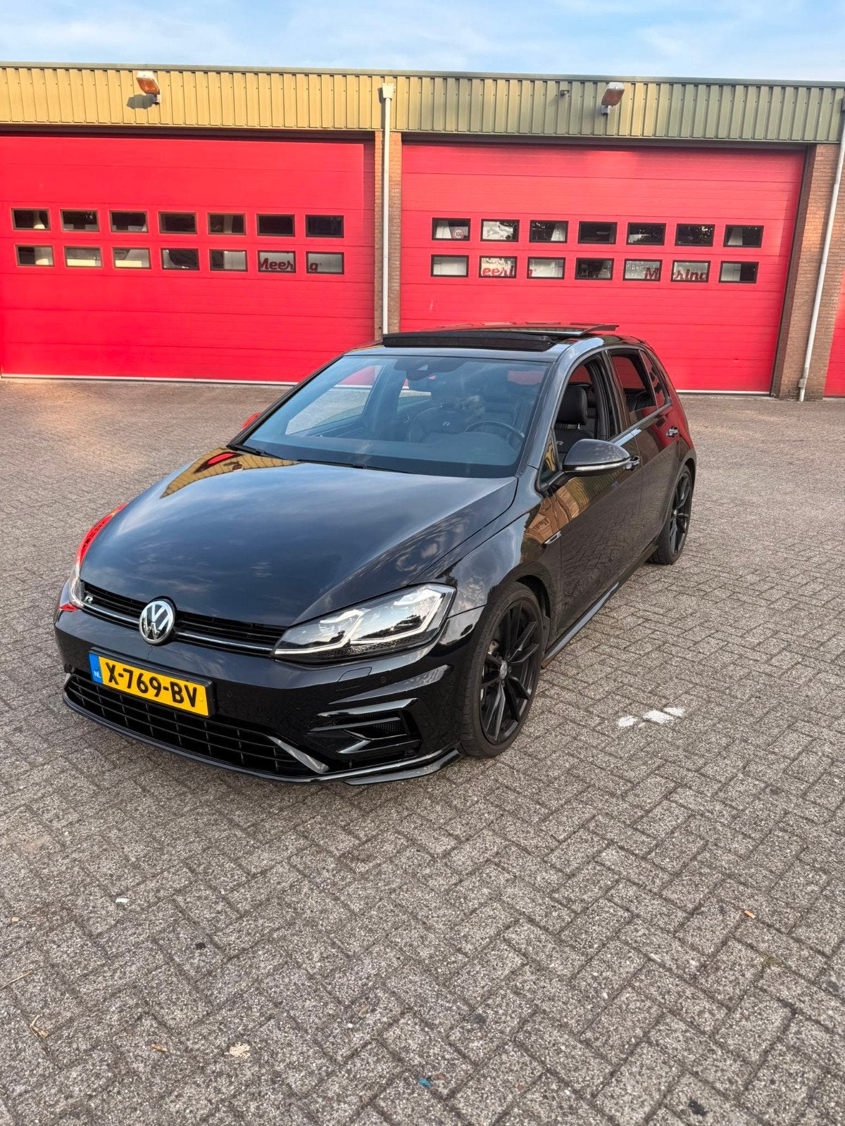 Volkswagen Golf 2.0 TSI 300pk 4Motion 5D 2019 Zwart 7.5R, Automaat, Zwart, 4 cilinders, 1984 cc