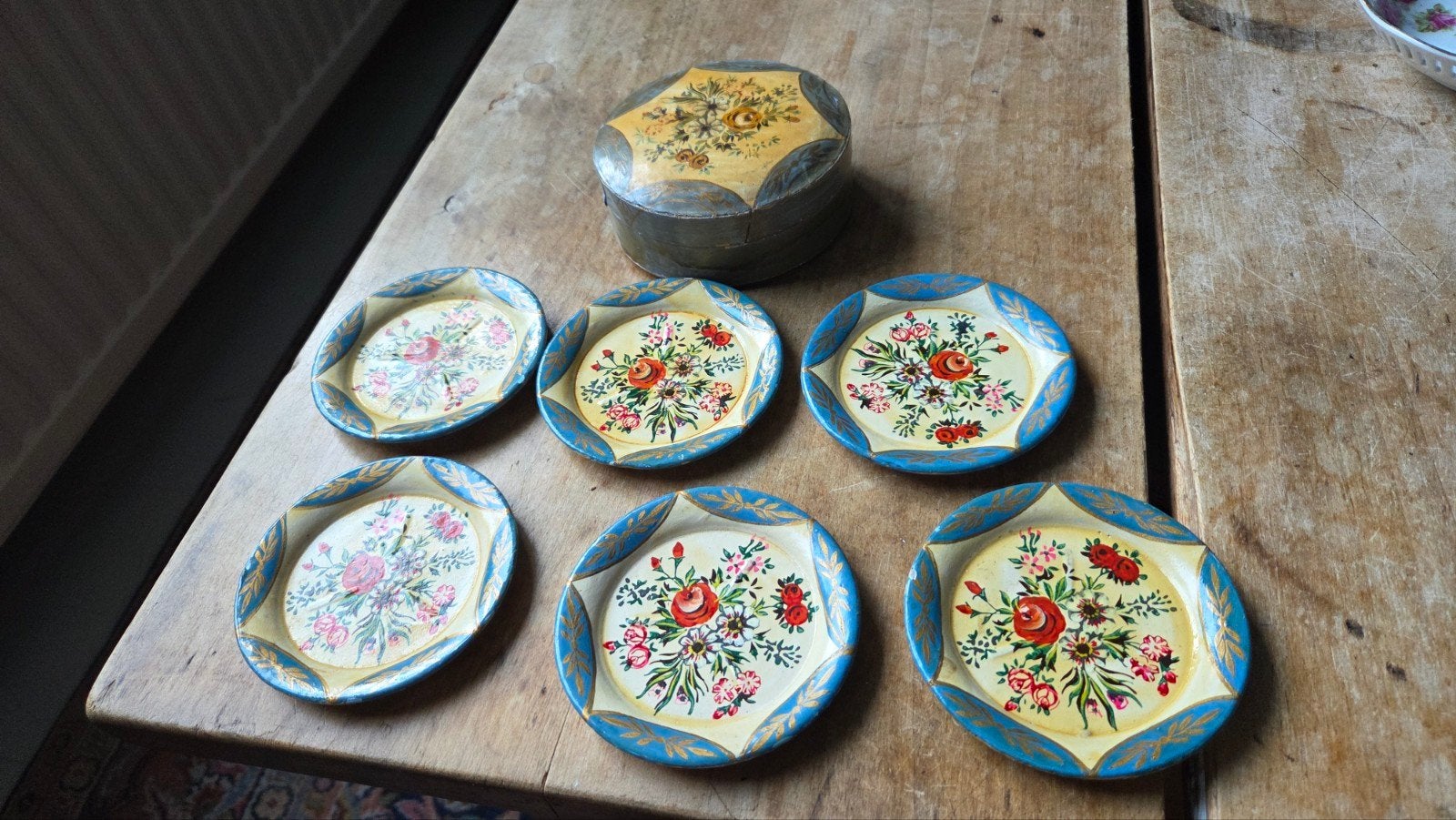 Vintage doosje met 6 kleurrijke onderzetters, Ophalen of Verzenden