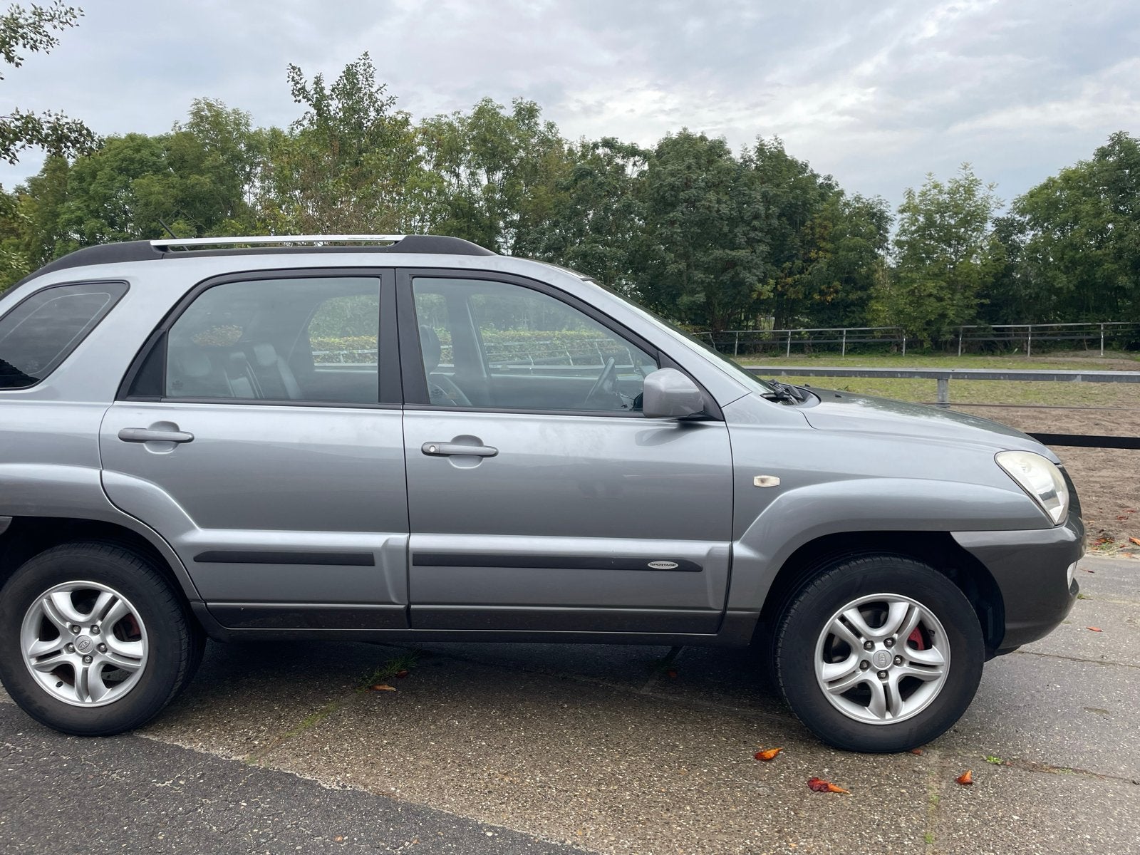 Kia Sportage 2.0 2WD 2006 Grijs, 1442 kg, 4 cilinders, Origineel Nederlands, 75 €/maand