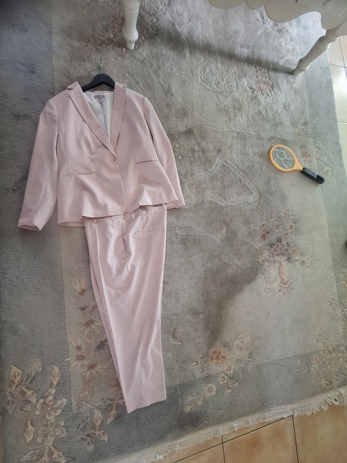 Roze damespak - Jasje en pantalon, Kleding | Dames, Kostuum of Pak, Maat 42/44 (L), Ophalen of Verzenden, Zo goed als nieuw