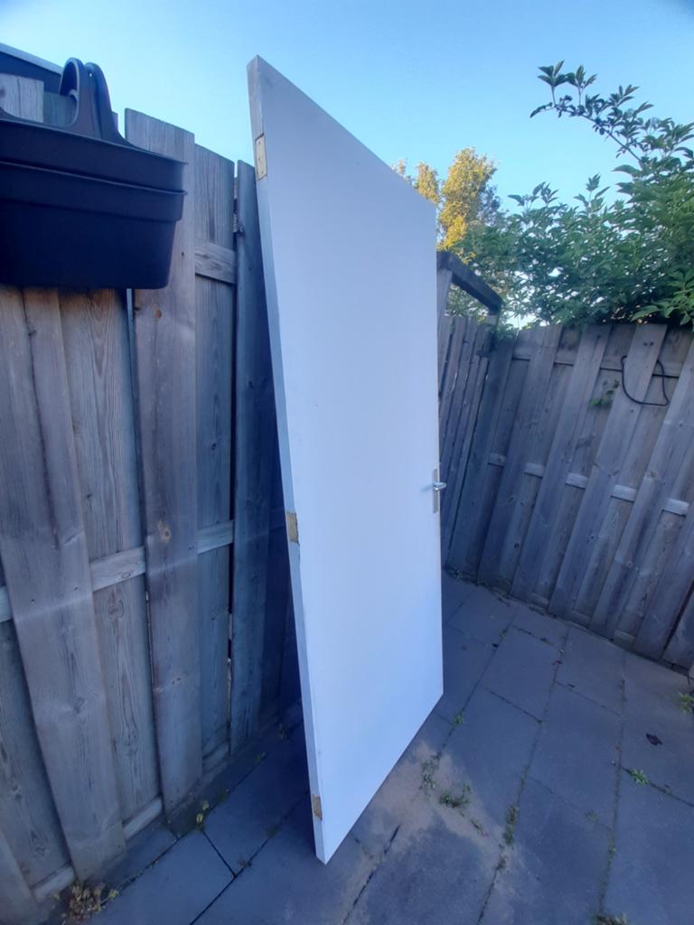 Witte binnendeur met klink - Zo goed als nieuw, Doe-het-zelf en Verbouw, Deuren en Horren, 80 tot 100 cm, Binnendeur, Ophalen of Verzenden