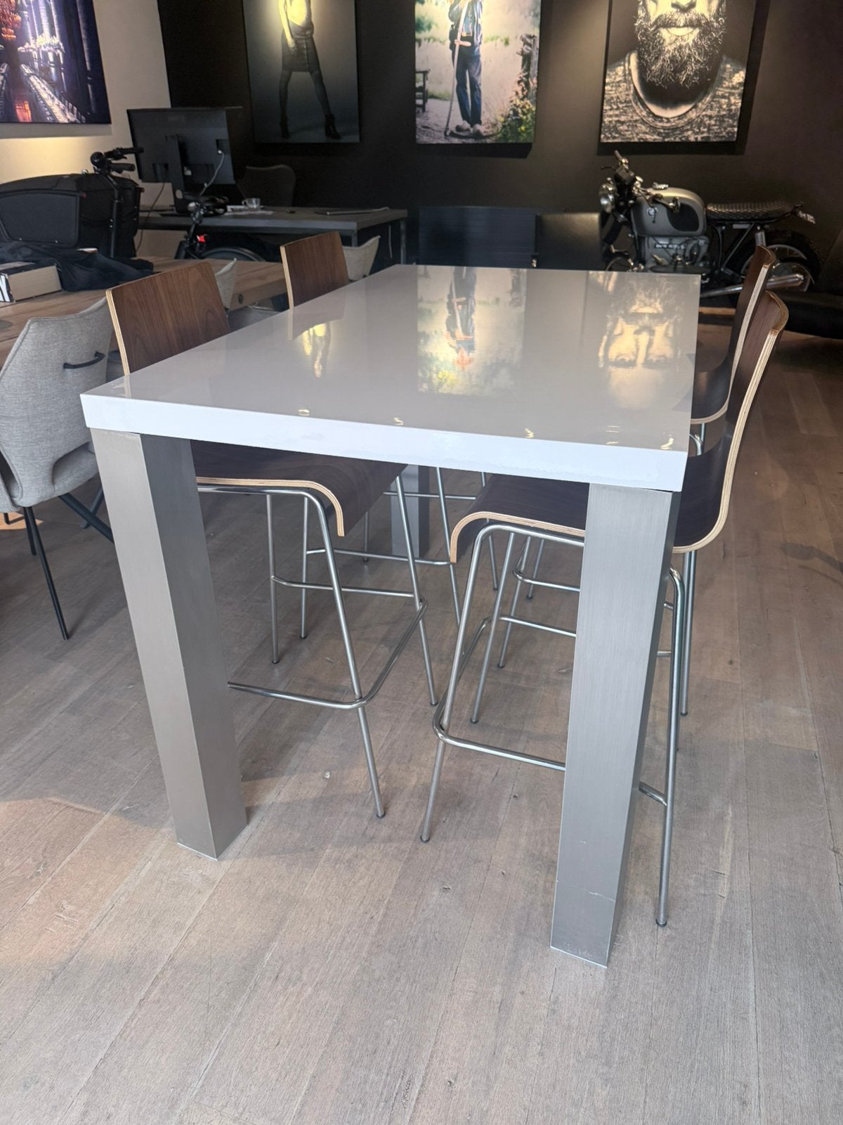 Bartafel met barstoelen, Ophalen, Gebruikt
