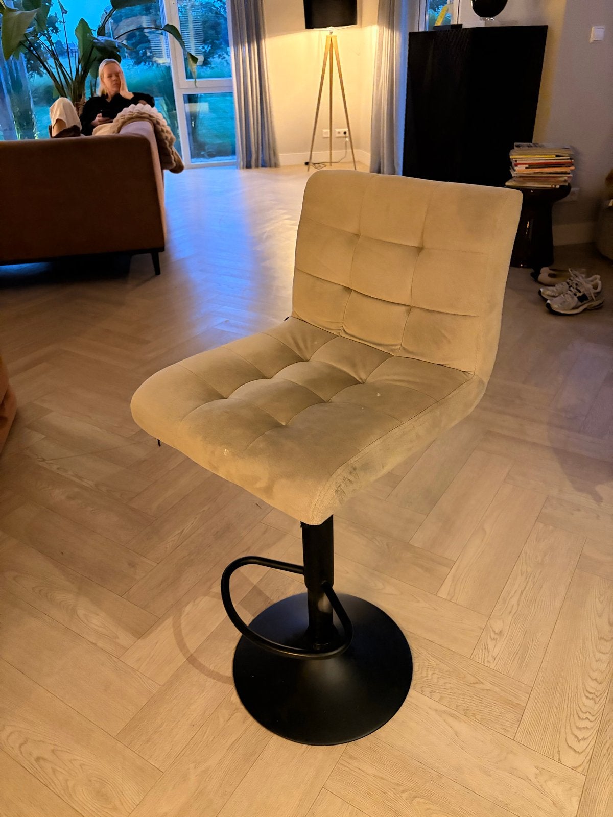 Moderne beige barkruk, verstelbaar en draaibaar x3, Huis en Inrichting, Barkrukken, Gebruikt, 90 cm of meer, Metaal, 3 krukken