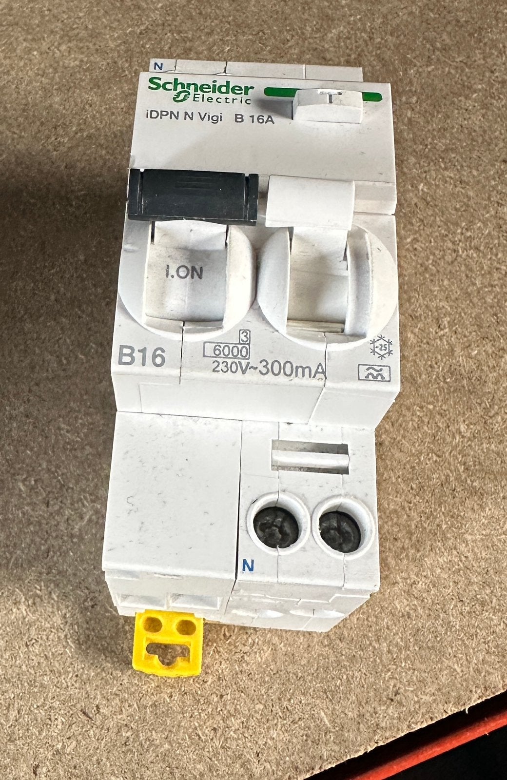 Schneider Electric B16A 300mA (getest), Ophalen of Verzenden, Zo goed als nieuw, Overige typen