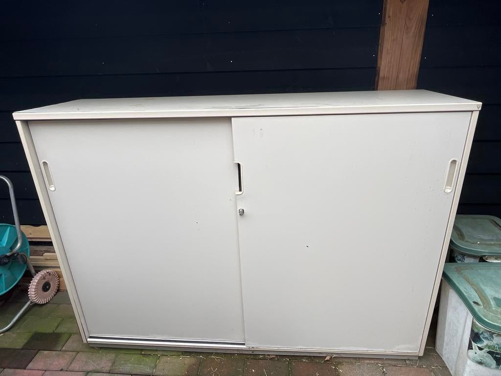 Metalen kast met schuifdeuren en 6 schappen, Ophalen, Gebruikt