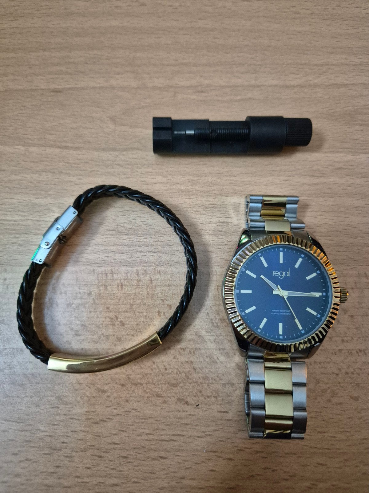 Regal horloge met blauwe wijzerplaat. NIEUW IN VERPAKKING, Sieraden, Tassen en Uiterlijk, Horloges | Heren, Overige merken, Staal