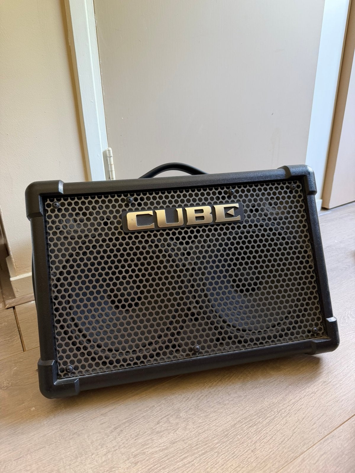 Roland Cube street EX, Ophalen, Zo goed als nieuw, 50 tot 100 watt