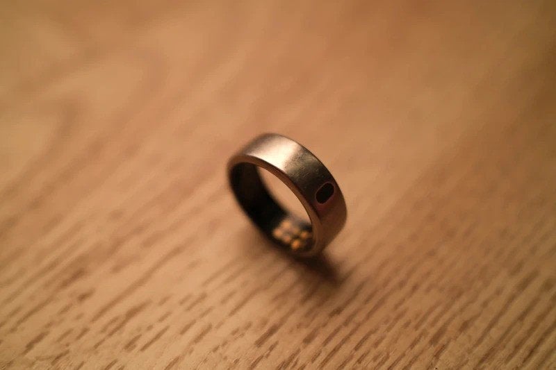 Oura Ring Gen 3 Horizon - Size 9 (Stealth/Silver) + Charger, Gebruikt, Oura, IOS, Ophalen of Verzenden