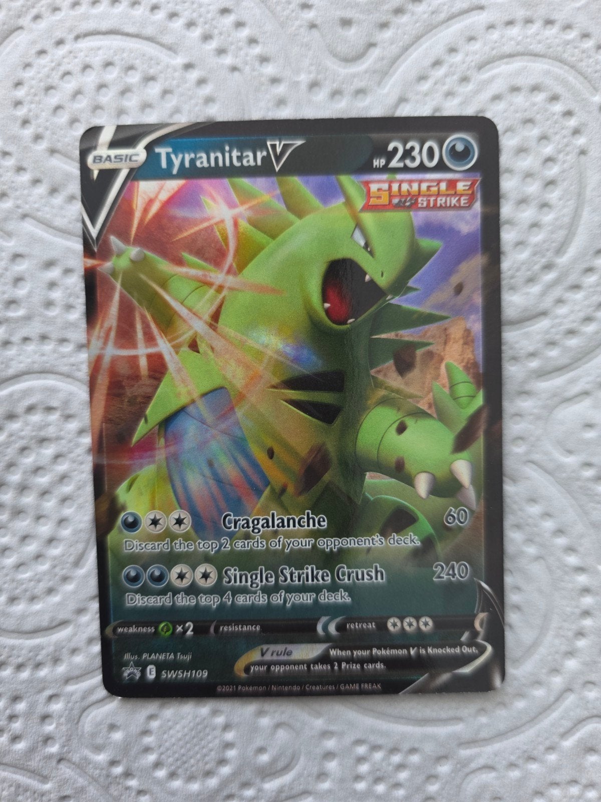 Pokemon Kaart Tyranitar V SWSH109 - Single Strike, Ophalen of Verzenden, Zo goed als nieuw, Losse kaart, Foil