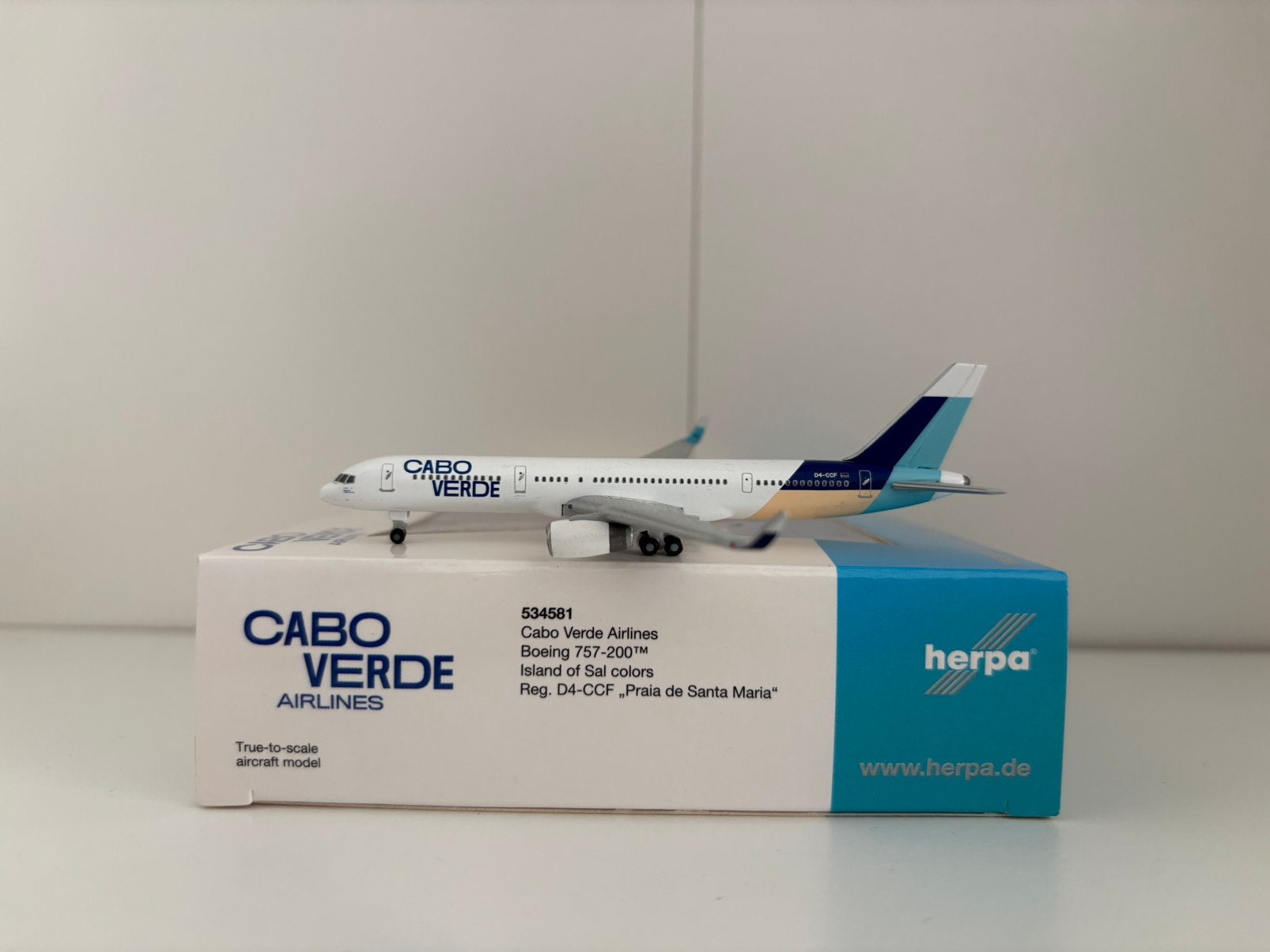 Herpa 534581 Cabo Verde Airlines Boeing 757-200 1:500, Ophalen of Verzenden, Zo goed als nieuw, Schaalmodel