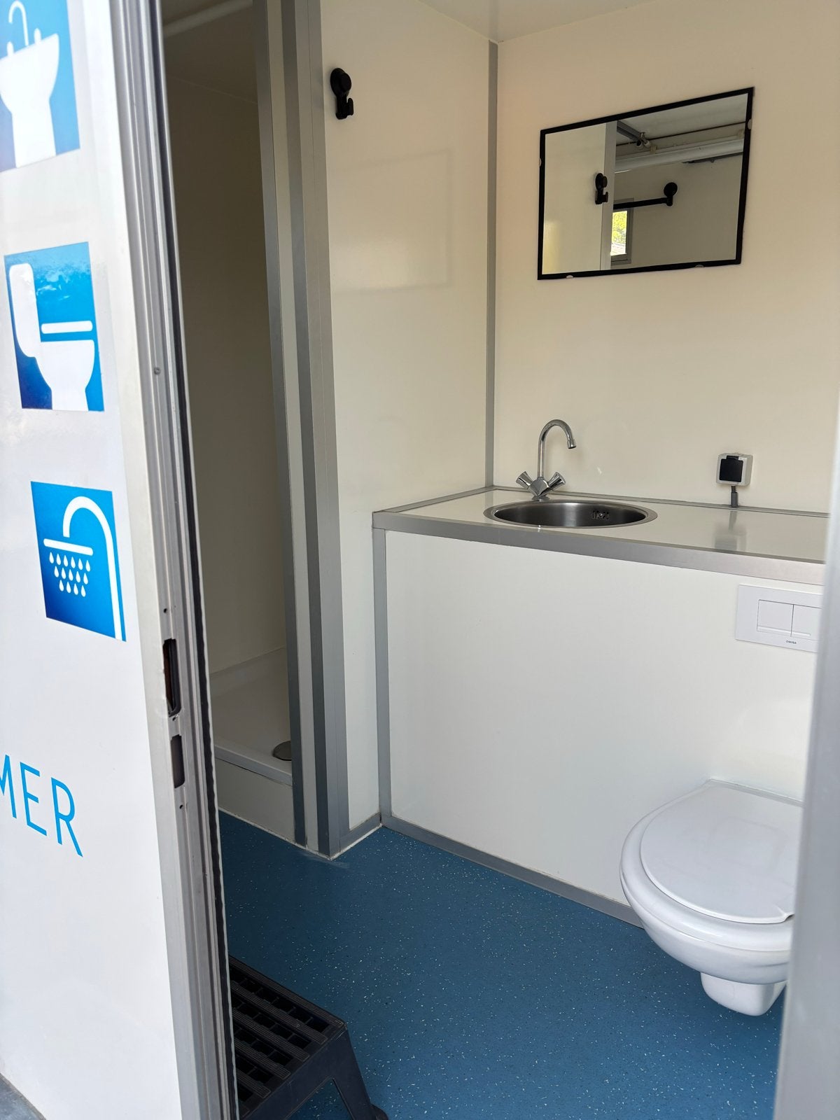 Te huur mobiele badkamer douche noodvoorziening