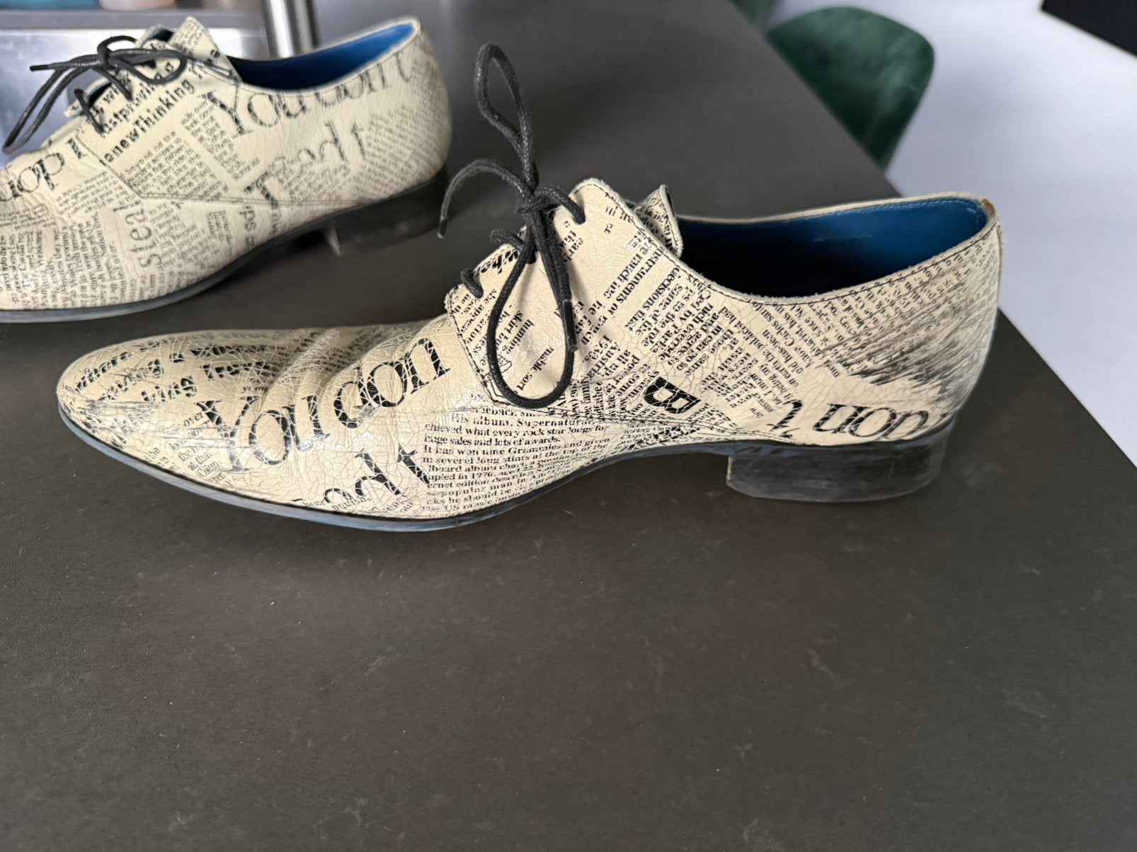 Mascolori Nette Schoenen met Krantenprint en Riem (maat 43), Ophalen of Verzenden, Zo goed als nieuw