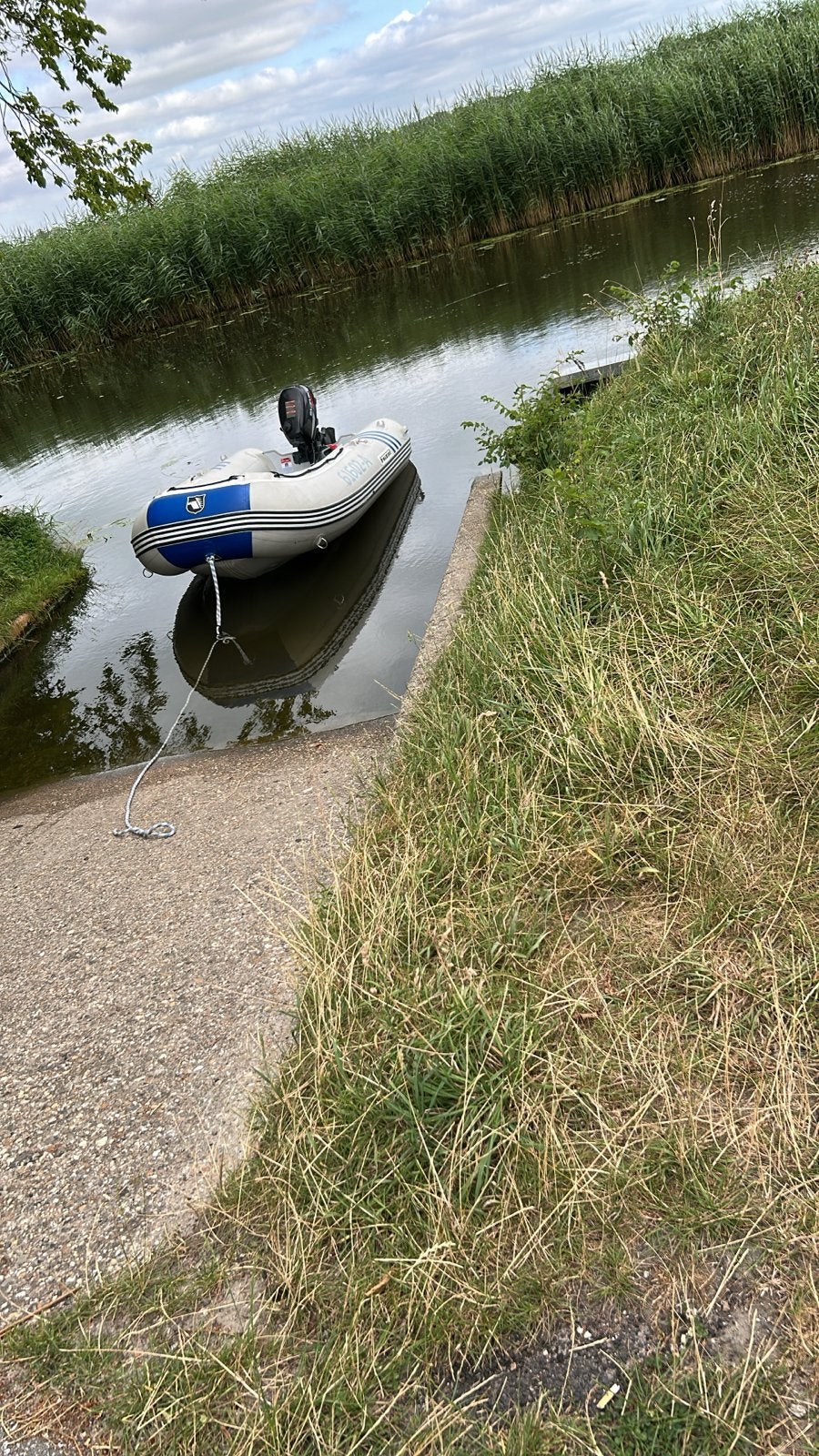 Opblaasboot met buitenboordmotor - Klaar voor het water!, Watersport en Boten, Bootonderdelen, Ophalen, Gebruikt