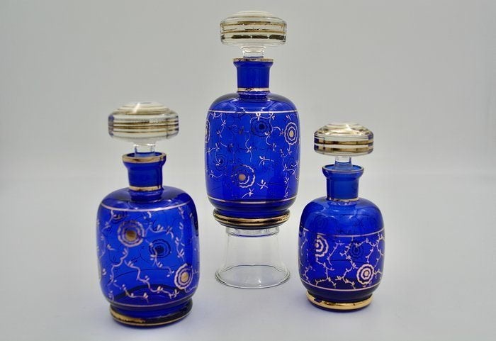 3 grote Korenbloem blauwe Parfum Odeur Flacons 13 t/m 18 cm., Antiek en Kunst, Antiek | Glas en Kristal, Ophalen of Verzenden