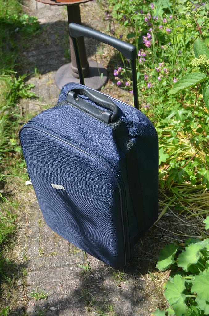 Donkerblauwe rolkoffer, Overige materialen, Wieltjes, Gebruikt, 50 tot 60 cm