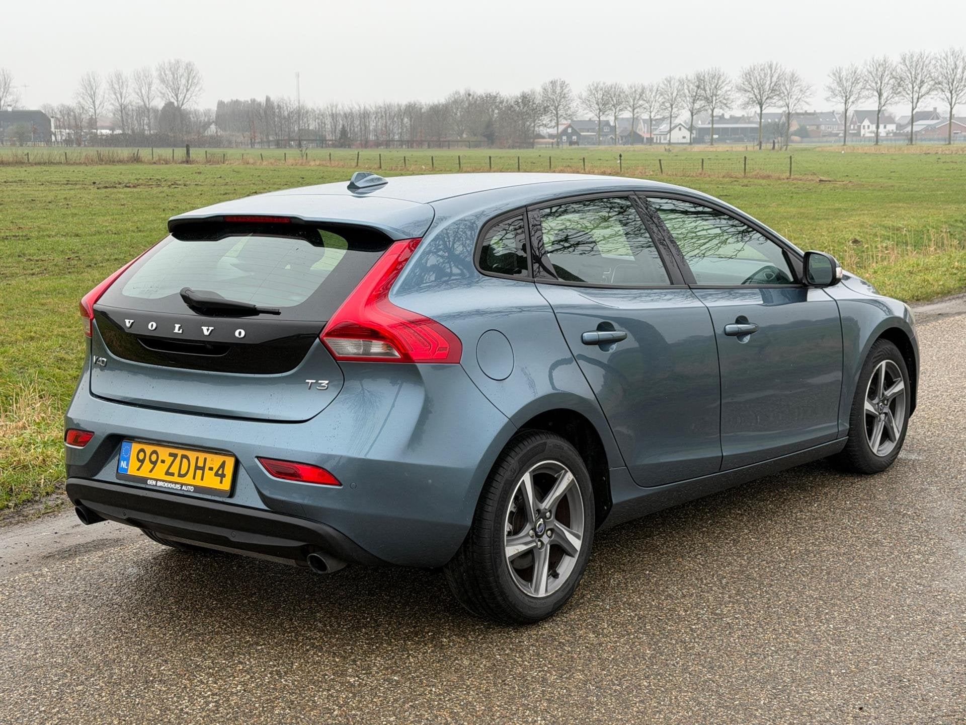 Volvo V40 1.6 T3 Kinetic Airco NAP APK 02-2027 Navi, Voorwielaandrijving, Stof, Gebruikt, Zwart