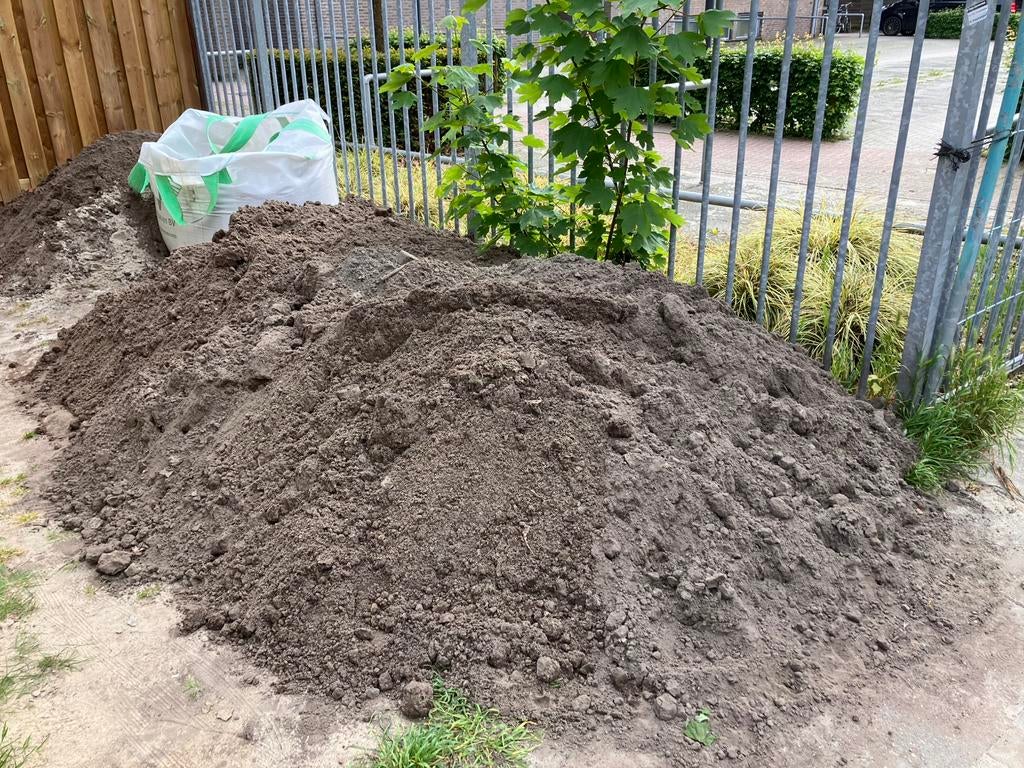 Gratis - Zwarte grond - 8 kuub, Tuin en Terras, Aarde en Mest, Ophalen, Tuinaarde