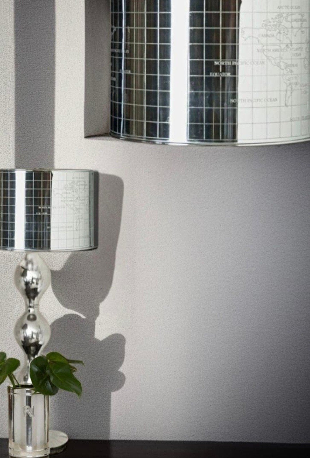 2 pcs rivièra maison worldmap lamp shade ( voet kado ), Huis en Inrichting, Lampen | Tafellampen, Ophalen, Metaal