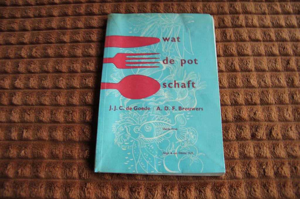 Wat de pot schaft. Vintage kookboekje, Boeken, Kookboeken, Ophalen of Verzenden, Gelezen