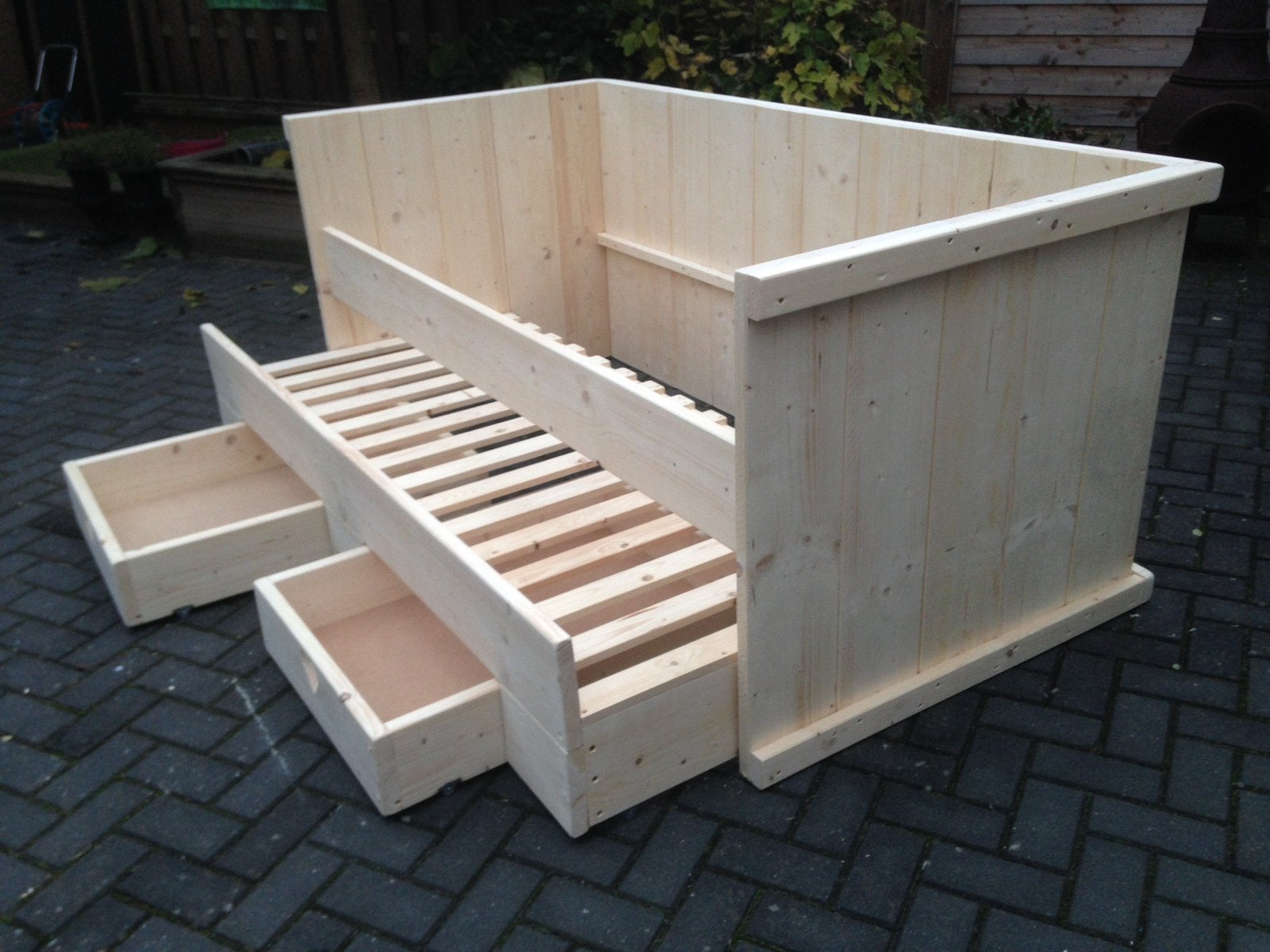 Tekoop mooie robuuste nieuwe. Bedden. Hoogslapers.Bedbanken, Ophalen, Zo goed als nieuw, 180 cm of meer, 85 tot 100 cm