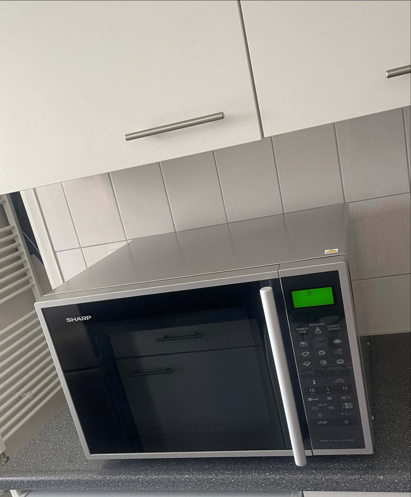 Goedwerkende Sharp combimagnetron, Ophalen, Combimagnetron, Grill, Zo goed als nieuw